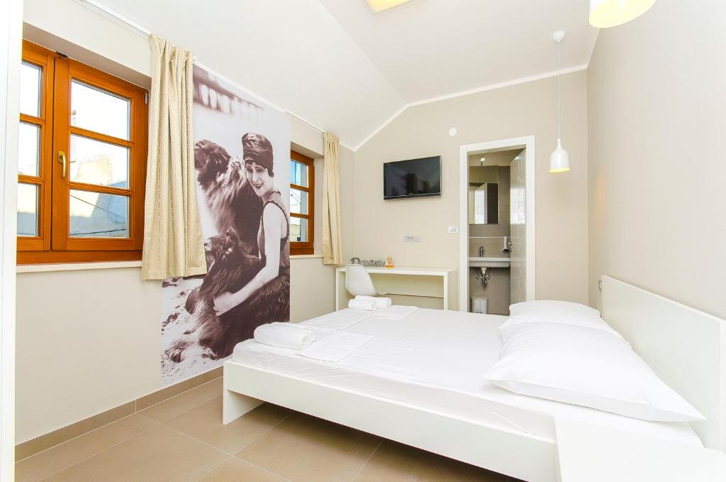 Posteľ alebo postele v izbe v ubytovaní Hostel Dvor