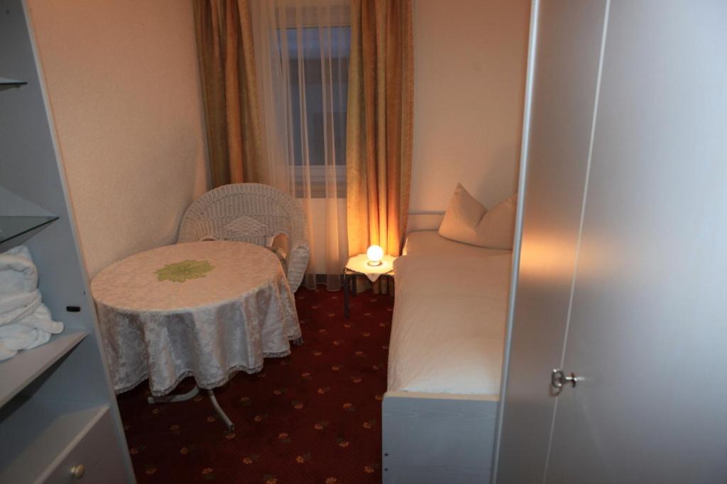 A bed or beds in a room at Haus Resi