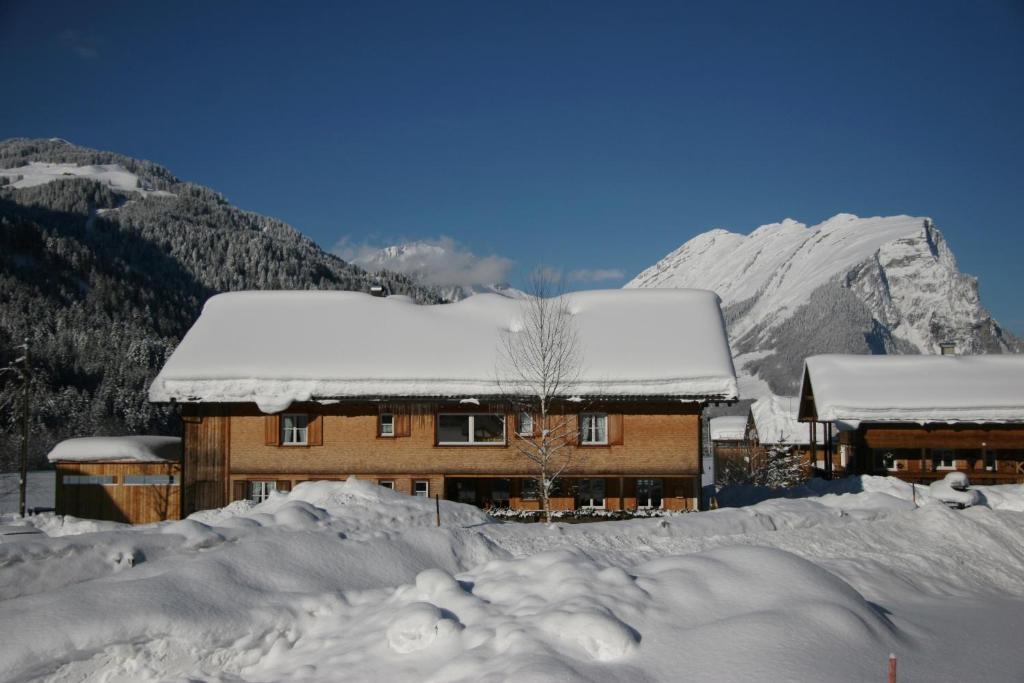 Haus Schatz im Winter