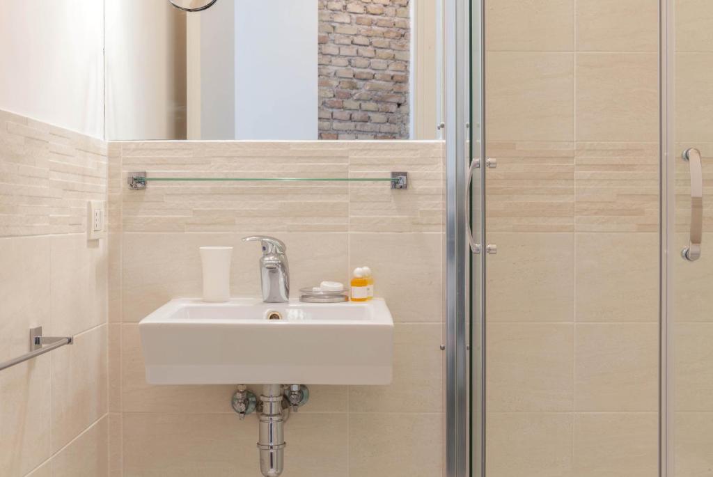 A bathroom at Relais Incantesimo Vaticano