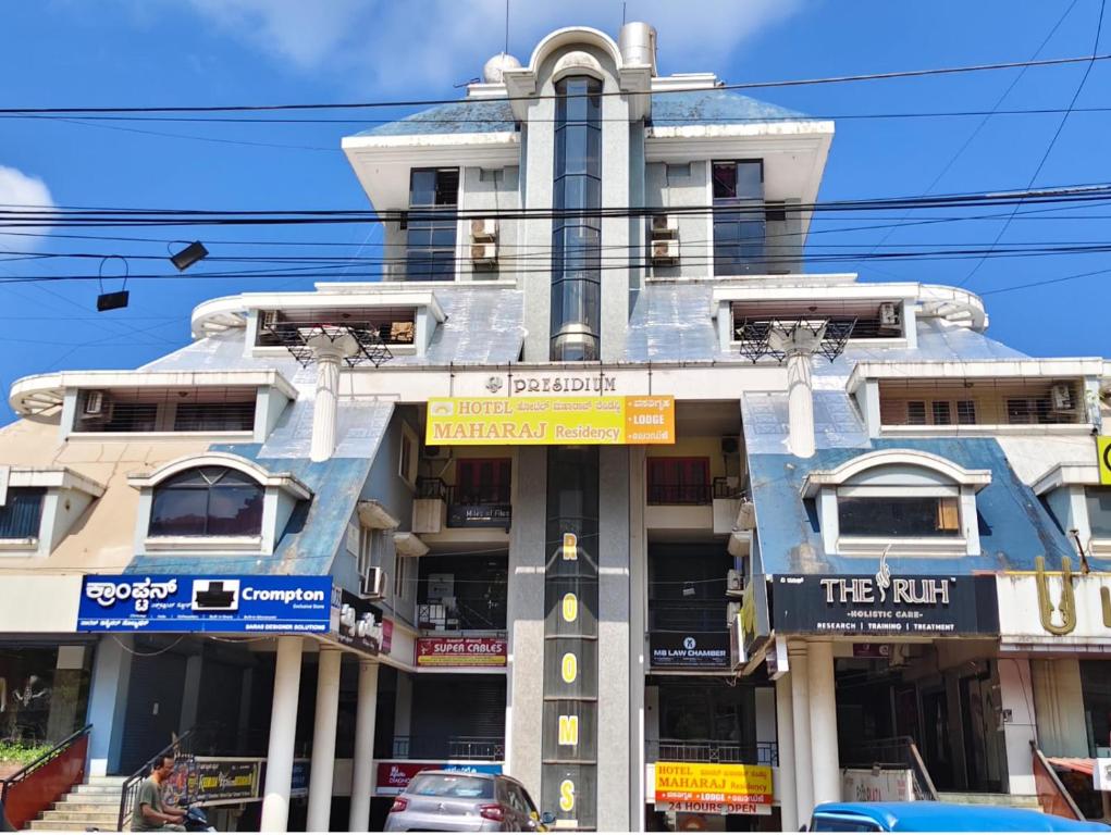 Bangunan di mana terletaknya hotel kapsul