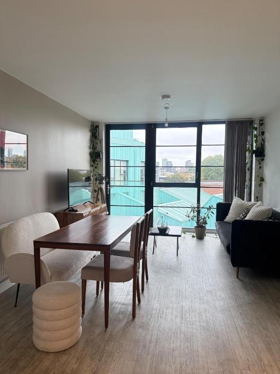 Fresh Look at City Views Modern And Bright Apartment London Updated Prices 2026