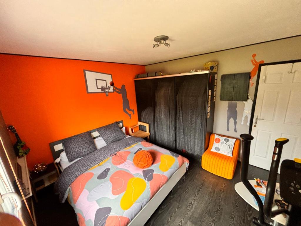 Postel nebo postele na pokoji v ubytování Chambres 24 h du Mans , GP , Le Mans Classic , motos , camions