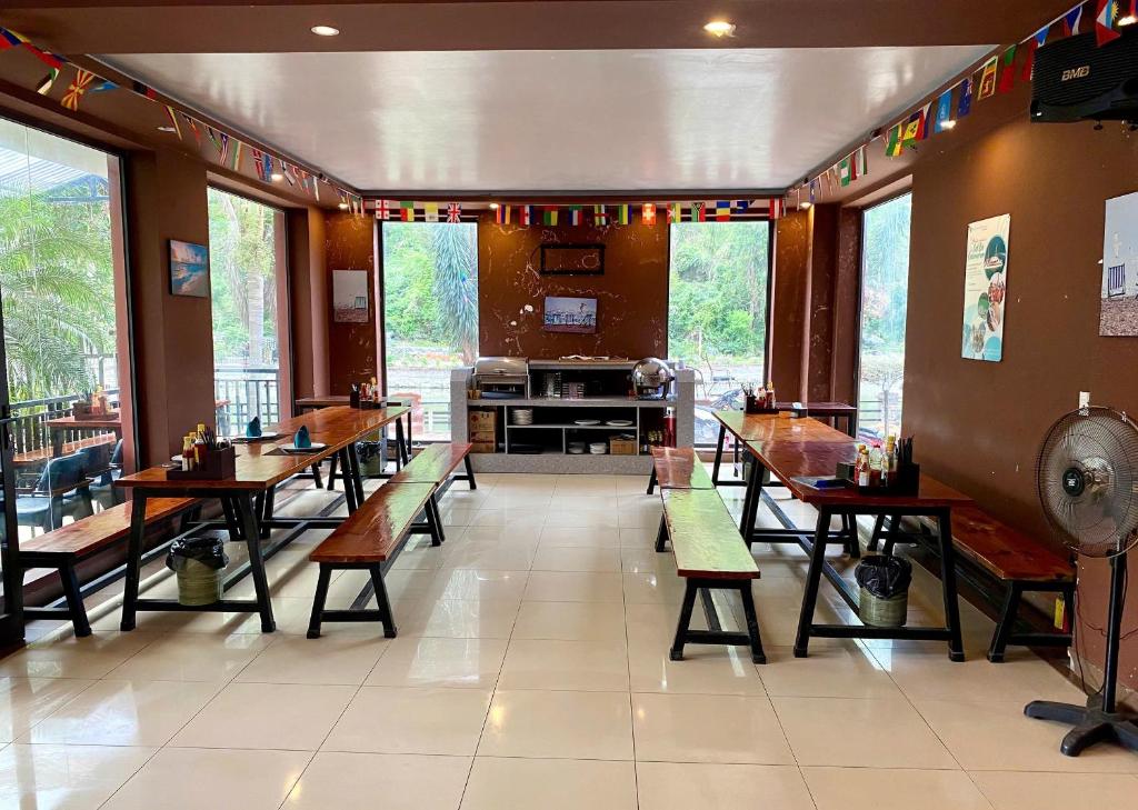 Catba Backpackers - Sea Vibe Pool Bar & Bungalow - 12