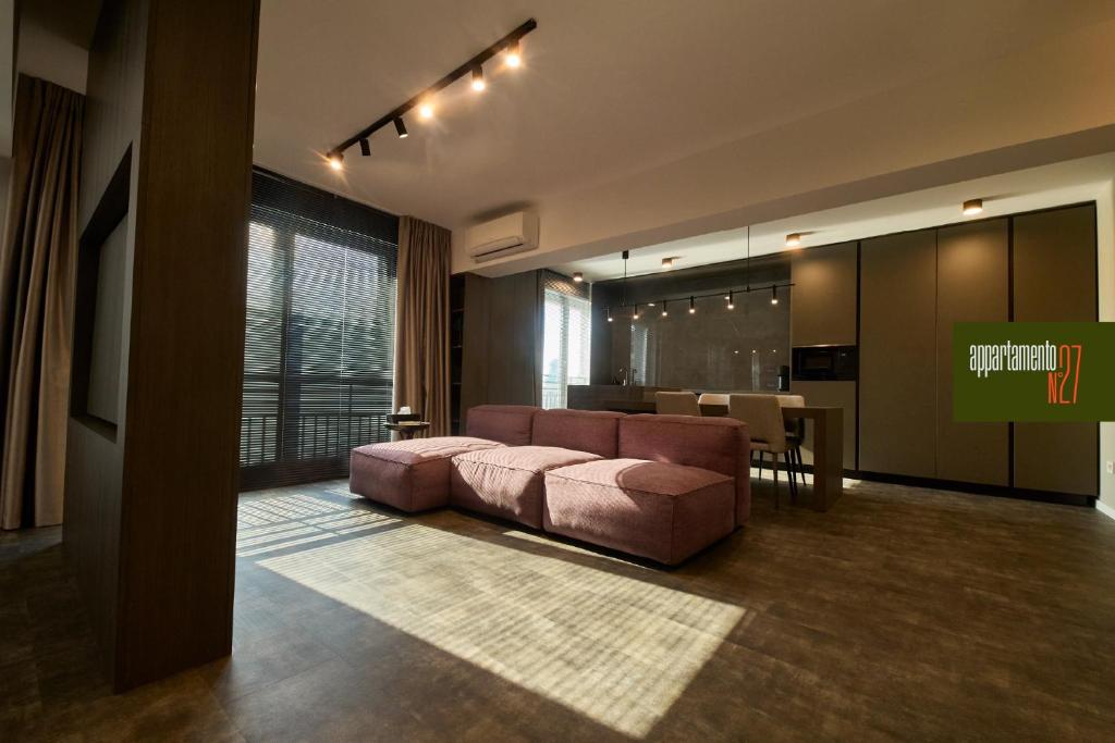 a living room with a couch and a table at Appartamento N in Iaşi