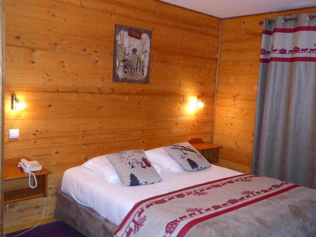 Postel nebo postele na pokoji v ubytování Epicéa Lodge Hôtel et Camping
