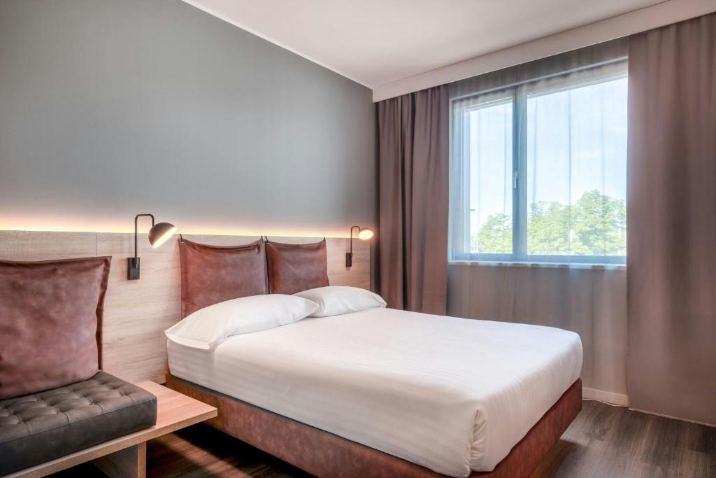 
Sleeper Plus Queen Room with City View
