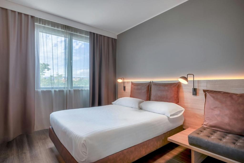 
Sleeper Queen Room with Urban View
