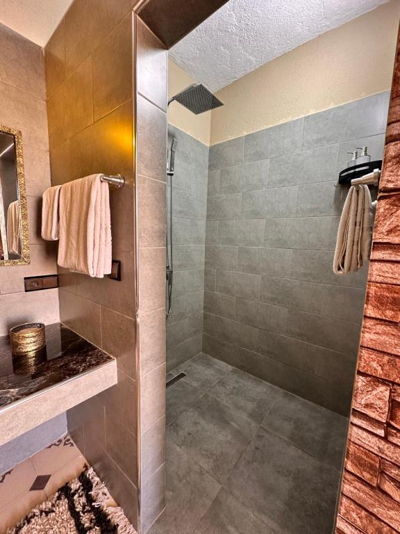 Ένα μπάνιο στο Riad Maj Nia House