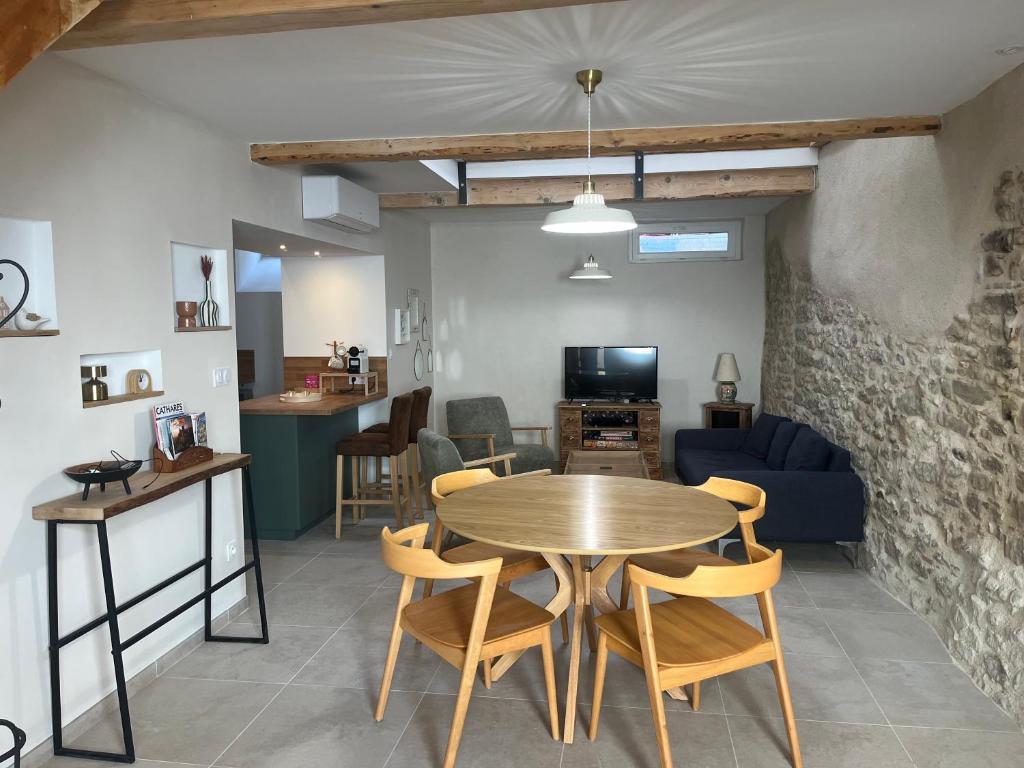 Maison au pied de la cité médiévale