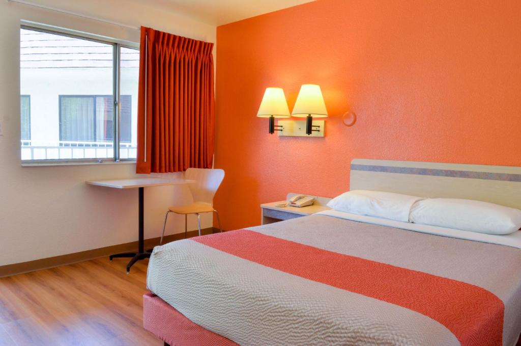 a hotel room with a bed and a table and a window at Motel 6-Santa Nella, CA - Los Banos - Interstate 5 in Santa Nella