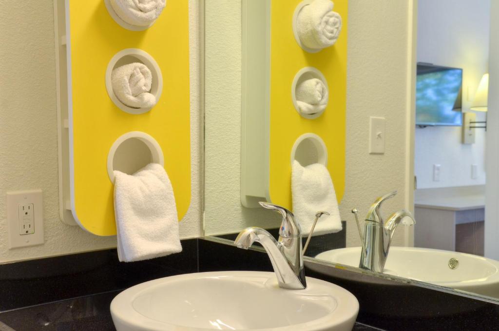 a bathroom with a sink and a mirror and towels at Motel 6-Santa Nella, CA - Los Banos - Interstate 5 in Santa Nella