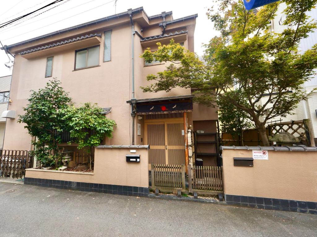 a house with a gate in front of it at 7時IN19時OUT相談可 # 池袋王子赤羽駅無料送迎 # 上野駅14分 # 一棟貸し # 2LDK2LDK # 7 00 IN19 00 OUT upon request # Free pick-up at Ikebukuro, Oji, and Akabane Stations # 14 min to Ueno # Whole house rental # 2LDK2LDK in Tokyo