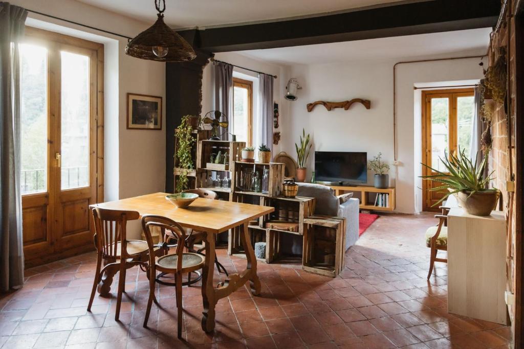 TV a/nebo společenská místnost v ubytování El racó a Anserall. A 8km Andorra.