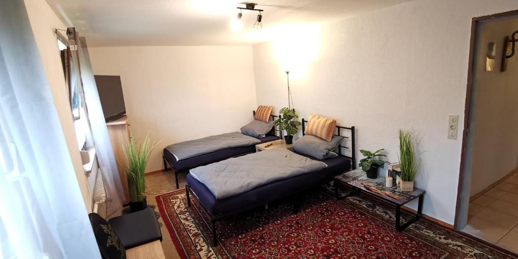 Ένα ή περισσότερα κρεβάτια σε δωμάτιο στο Komfort Apartment mit eigener Küche, Bad und WC, inkl Gratis Frühstück, Privat Parkplatz, WiFi und Smart TV