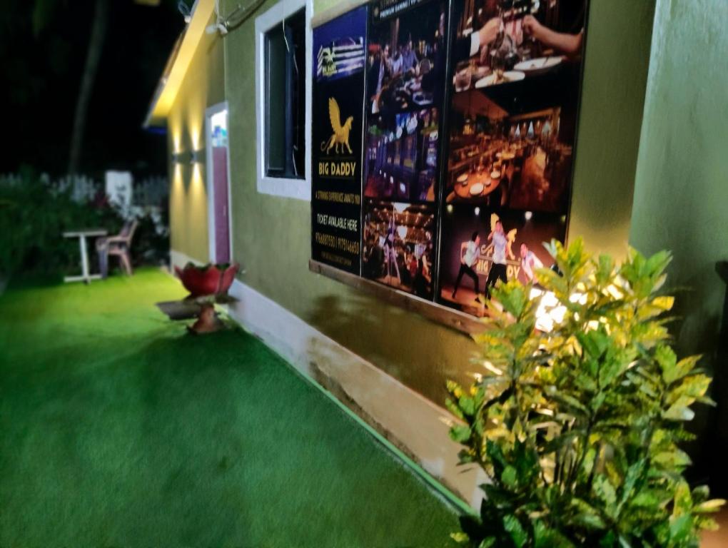 Κήπος έξω από το Xavier's guesthouse Wi-Fi and Villa