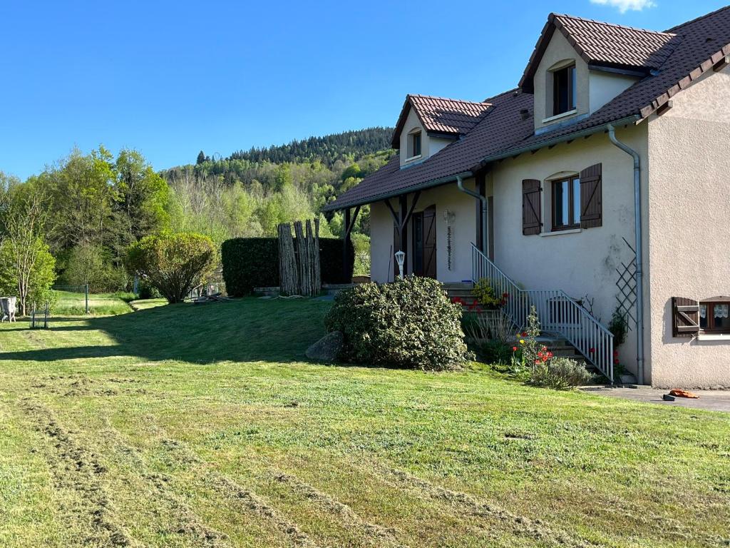 a house with a grass yard in front of it at Nouveau, gîte RDVosges 5 chambres, jardin, calme, proche GERARDMER in Ban-sur-Meurthe-Clefcy