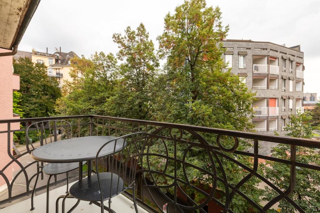 Chesterfield Suite - Resim 5