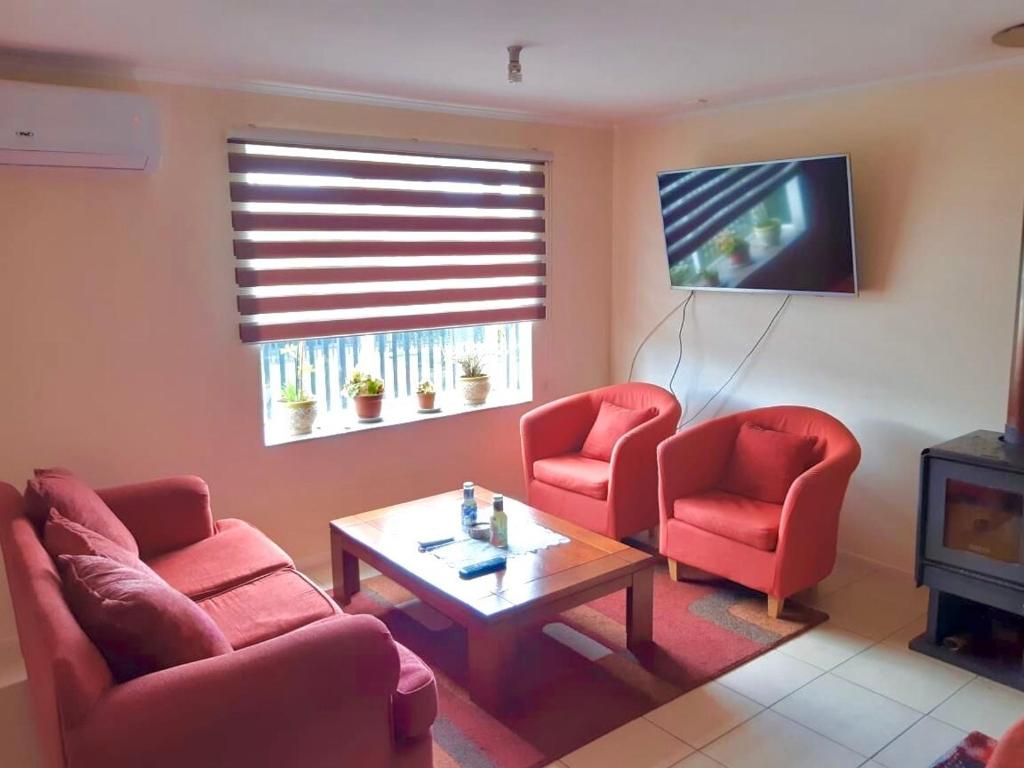 Televisyen dan/atau pusat hiburan di Acogedora casa en Puerto Varas