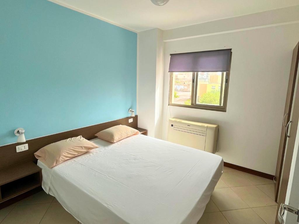 Ένα ή περισσότερα κρεβάτια σε δωμάτιο στο City & Sea View T1 with Balcony