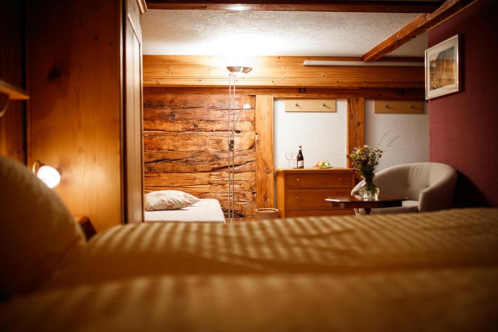 Postel nebo postele na pokoji v ubytování Hotel Nufenen