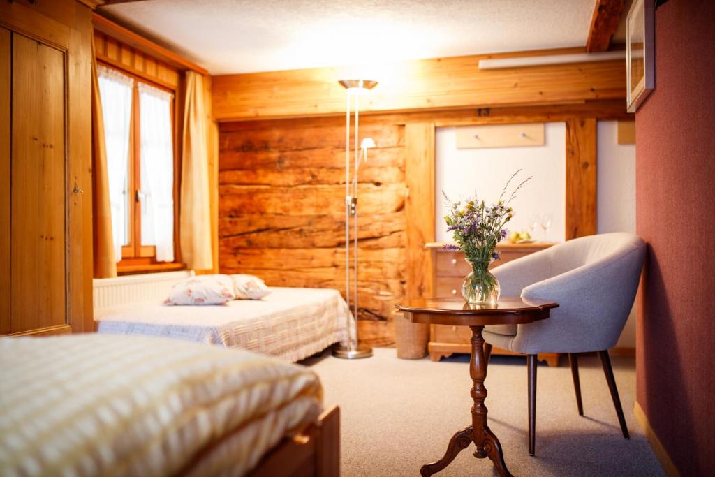 Postel nebo postele na pokoji v ubytování Hotel Nufenen