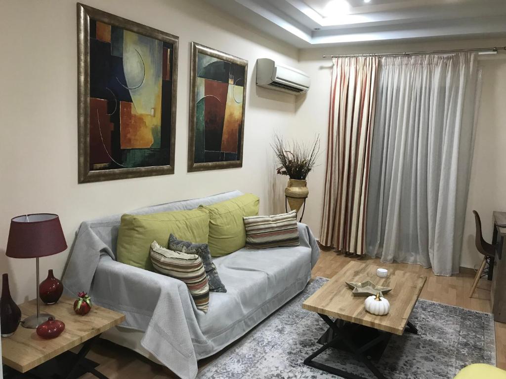 a living room with a couch and a table at Διαμέρισμα στο κέντρο της Θήβας in Thiva