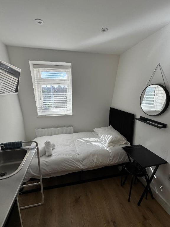 Townhouse Studio with Kitchen & Ensuite - Great Location - Resim 15