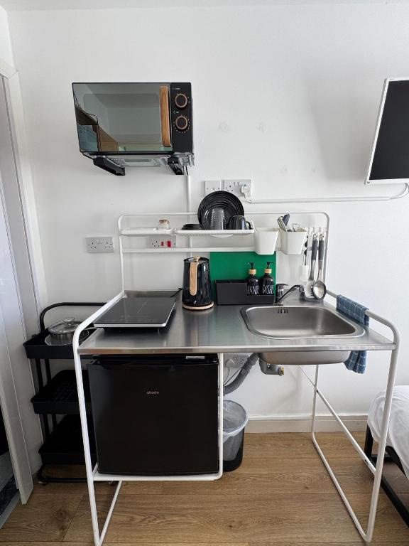 Townhouse Studio with Kitchen & Ensuite - Great Location - Resim 14