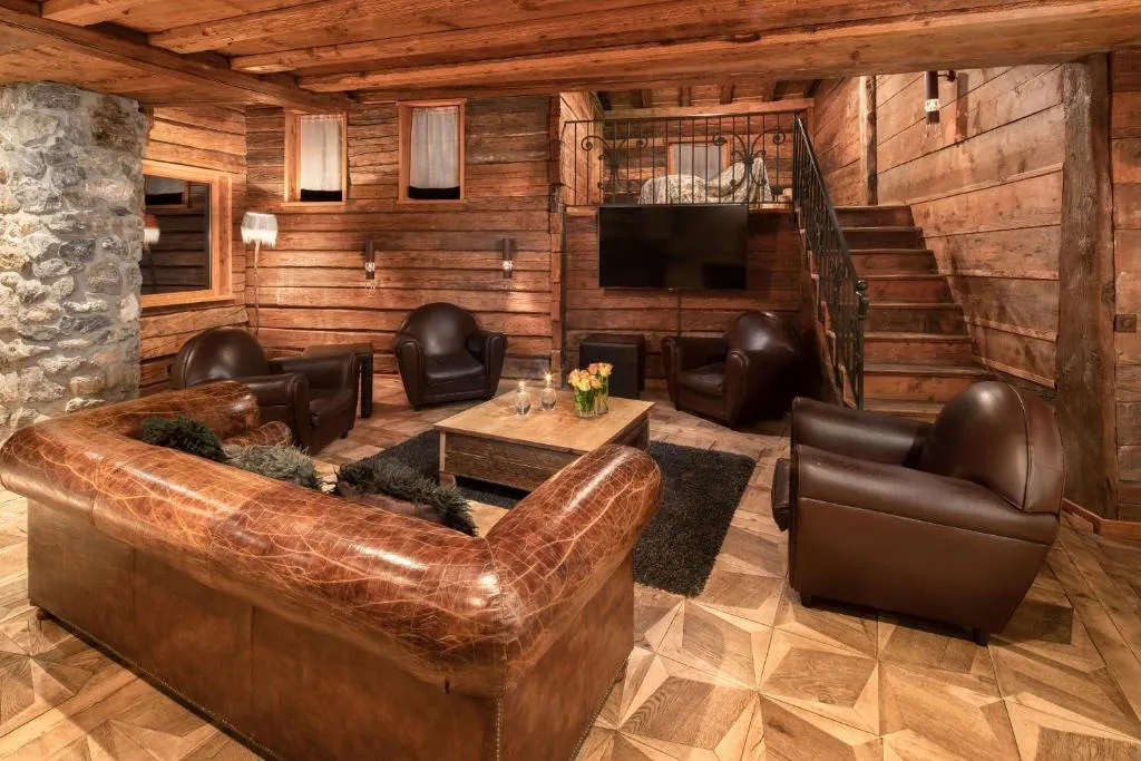 Luxury Suite (6 Adults)
