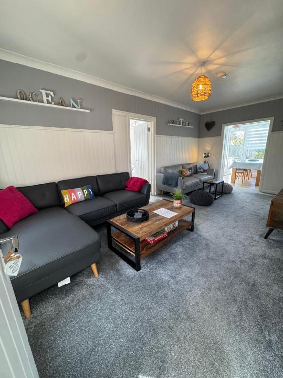 Istumisnurk majutusasutuses Ocean Cottage, Ferring - seaside cottage moments from the beach and Bluebird cafe