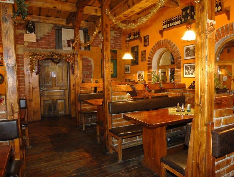 A restaurant or other place to eat at Apartmány Laverna