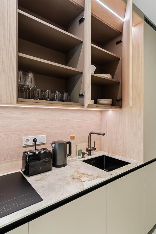 New Studio with Balcony- 1GB - 10 min City Center REF37 - Resim 10