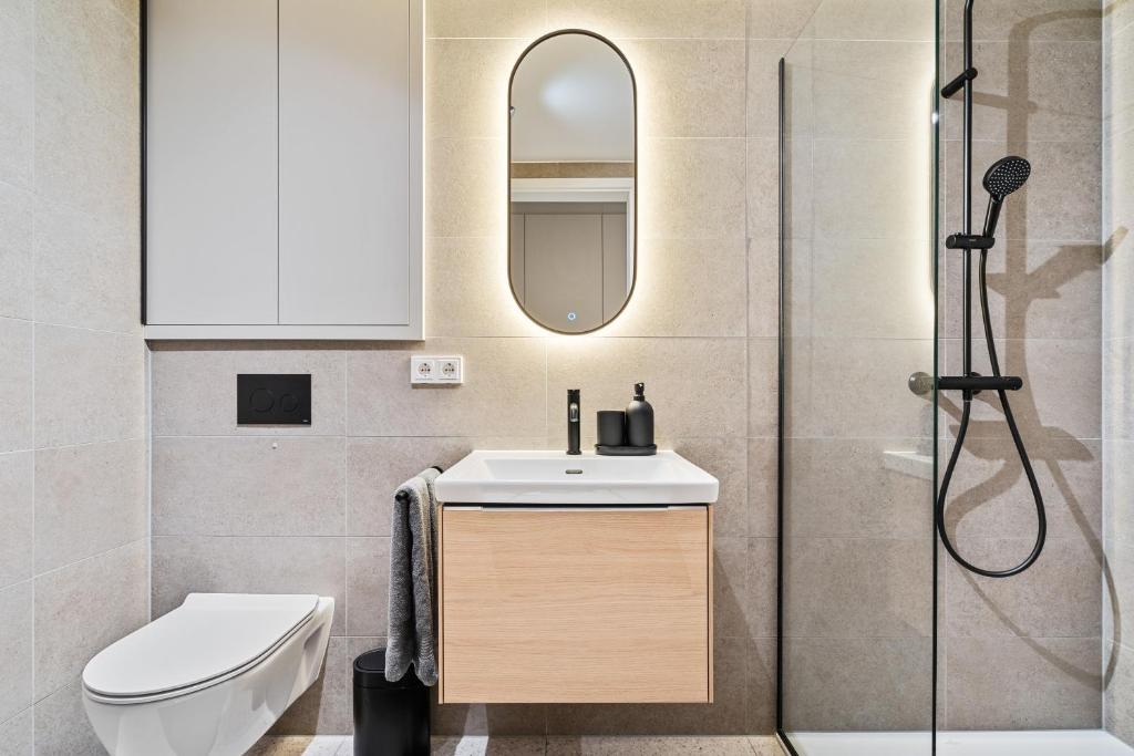 New Studio with Balcony- 1GB - 10 min City Center REF37 - Resim 3