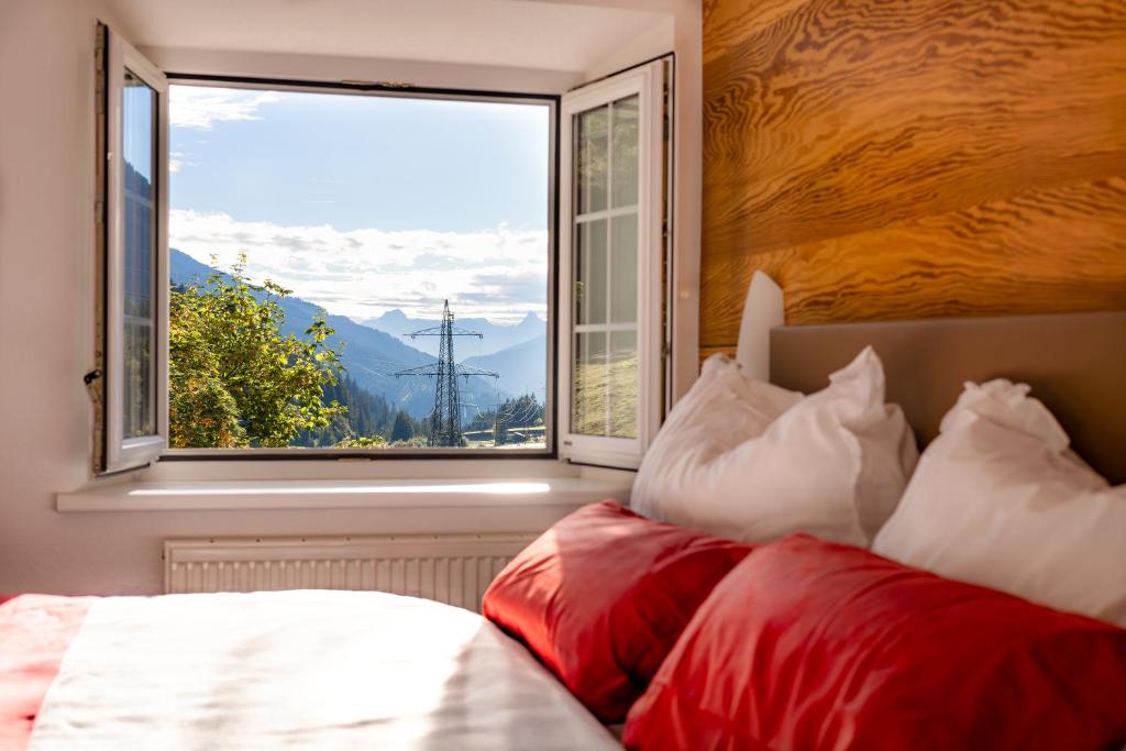 Nespecifikovaný výhled na hory nebo výhled na hory při pohledu z hotelu