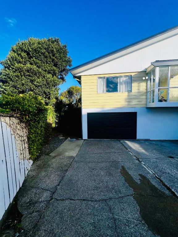 Sunny private room with private bathroom - Resim 12