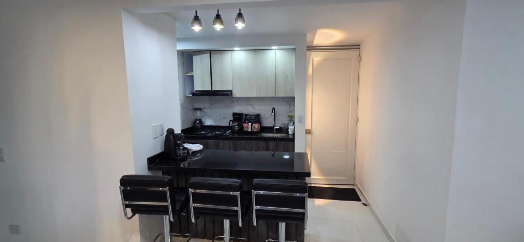 Kuchyň nebo kuchyňský kout v ubytování Lujoso apartamento Villeta Cundinamarca