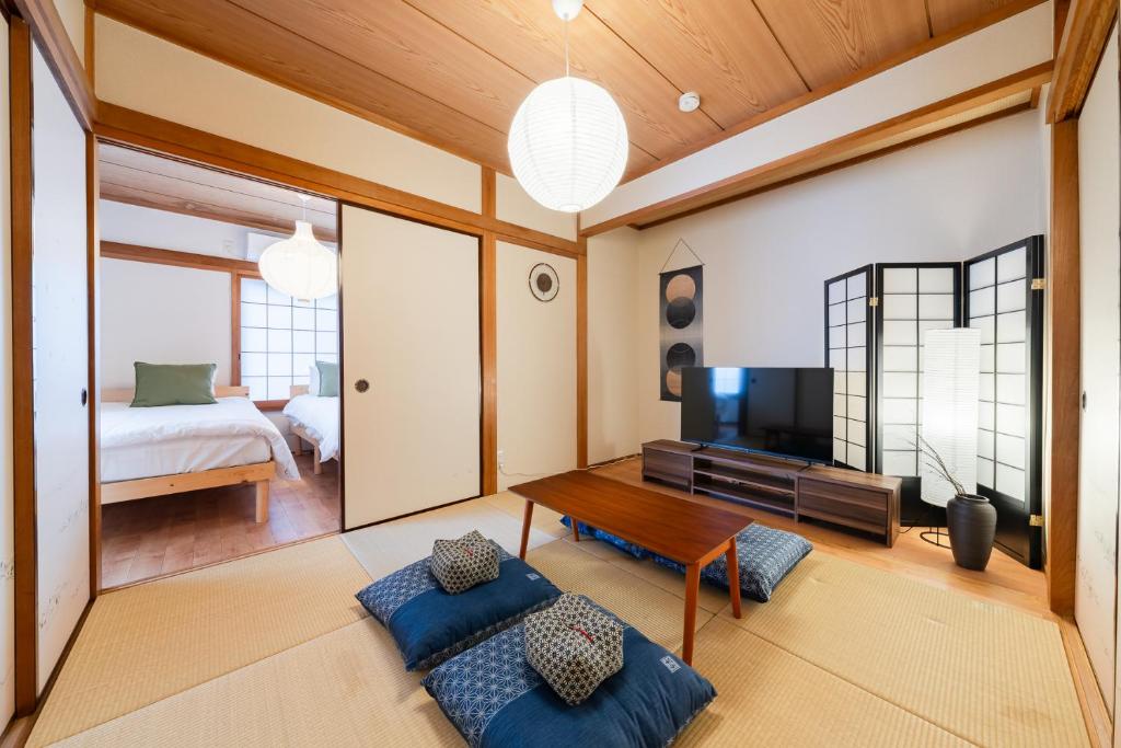 SKY Building 201 - Easy Airport Access & Comfortable Stay