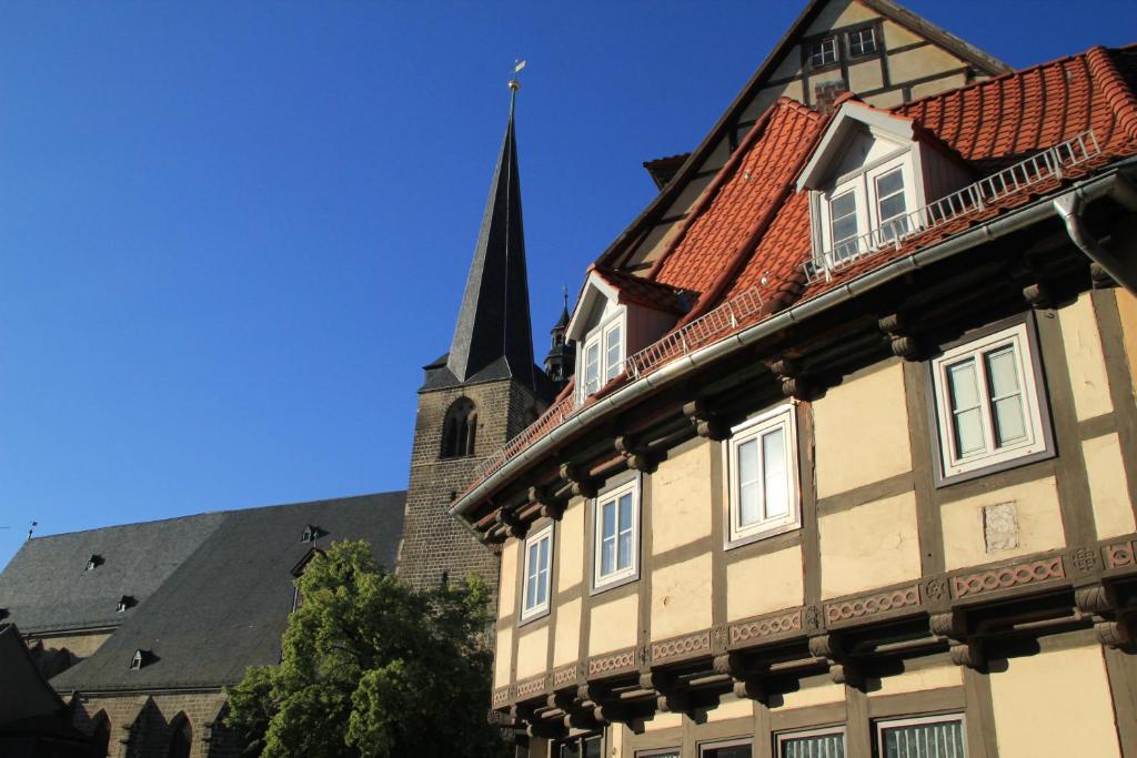a building with a steeple and a church at Klopstock´s Herberge in Quedlinburg