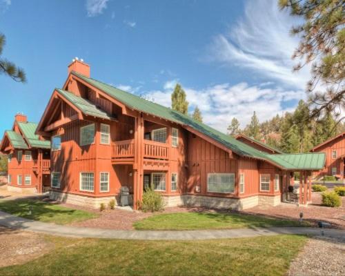 a large wooden house with a green roof at Worldmark Big Bear lakes in Big Bear Lake