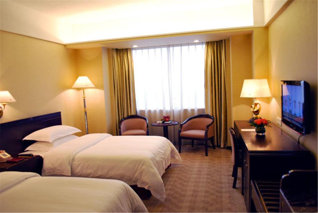 Postel nebo postele na pokoji v ubytování Zhongshan International Hotel