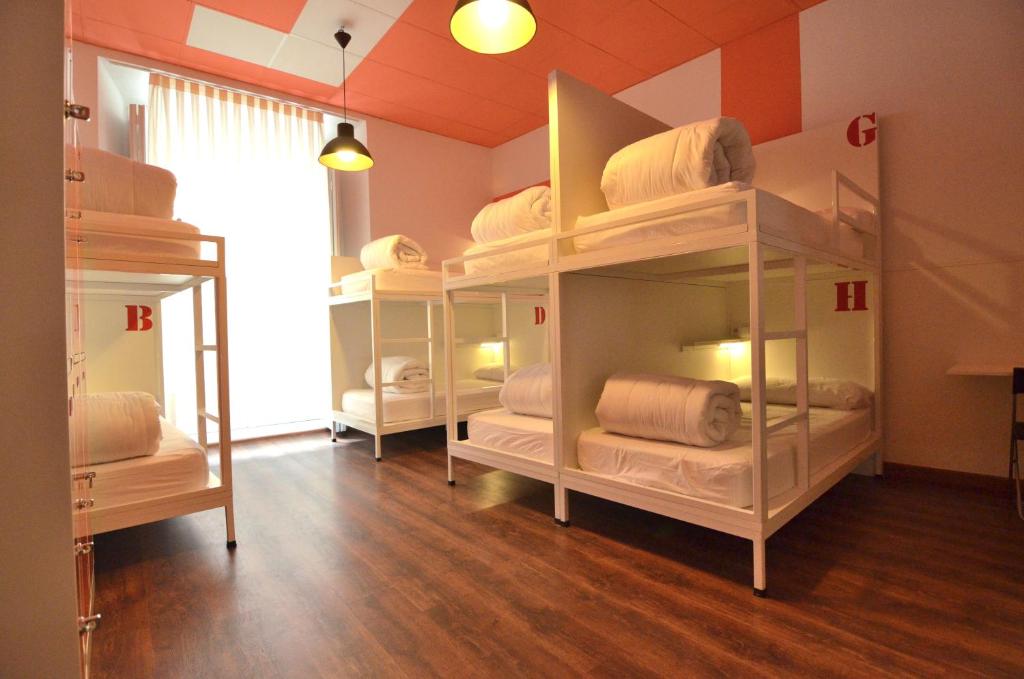Cama o camas de una habitación en Far Home Atocha