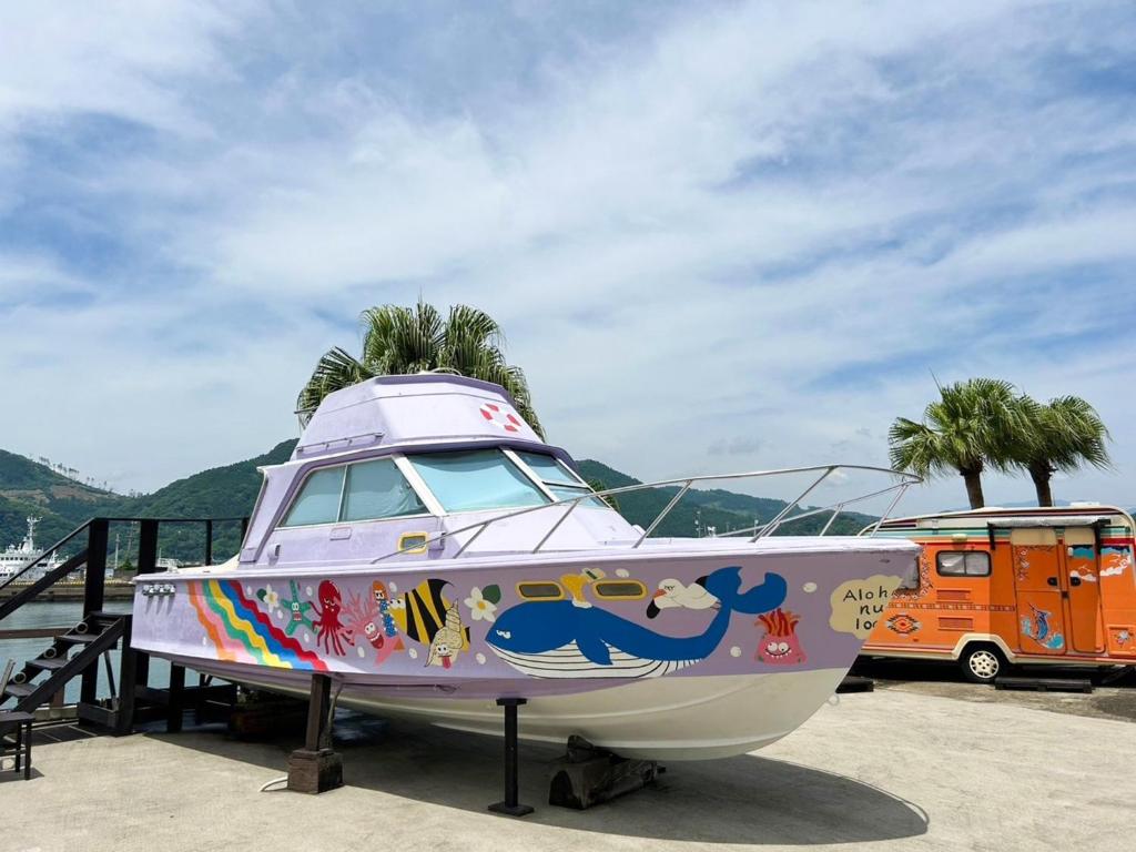 a boat sitting on display on a dock at Kaamlanai Harbor - Vacation STAY 48860v in Nichinan