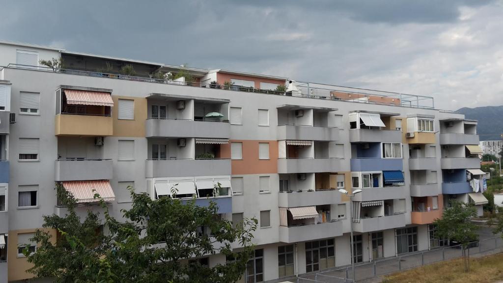 Budova, v ktorej sa apartmán nachádza