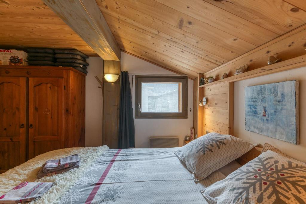 Katil atau katil-katil dalam bilik di Gîte « chalet Des Heureux »