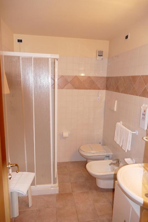 Koupelna v ubytování Hotel Garnì La Montanara