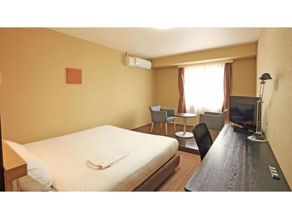 a hotel room with a bed and a television at Smile Hotel Otsu Seta - Vacation STAY 00125v in Zeze-Awazumachi