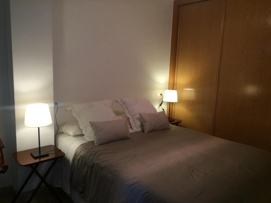 A bed or beds in a room at Canaima Alicante