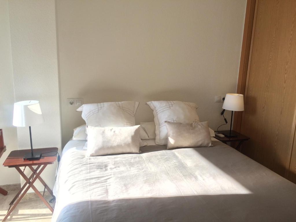 A bed or beds in a room at Canaima Alicante