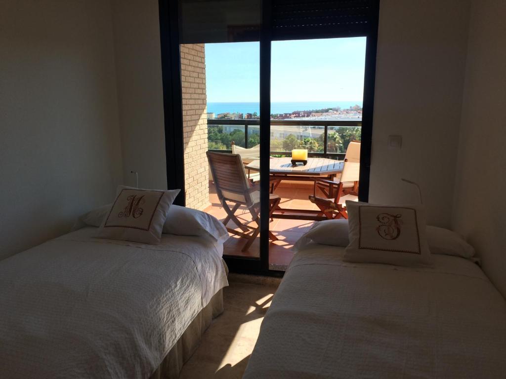 A bed or beds in a room at Canaima Alicante